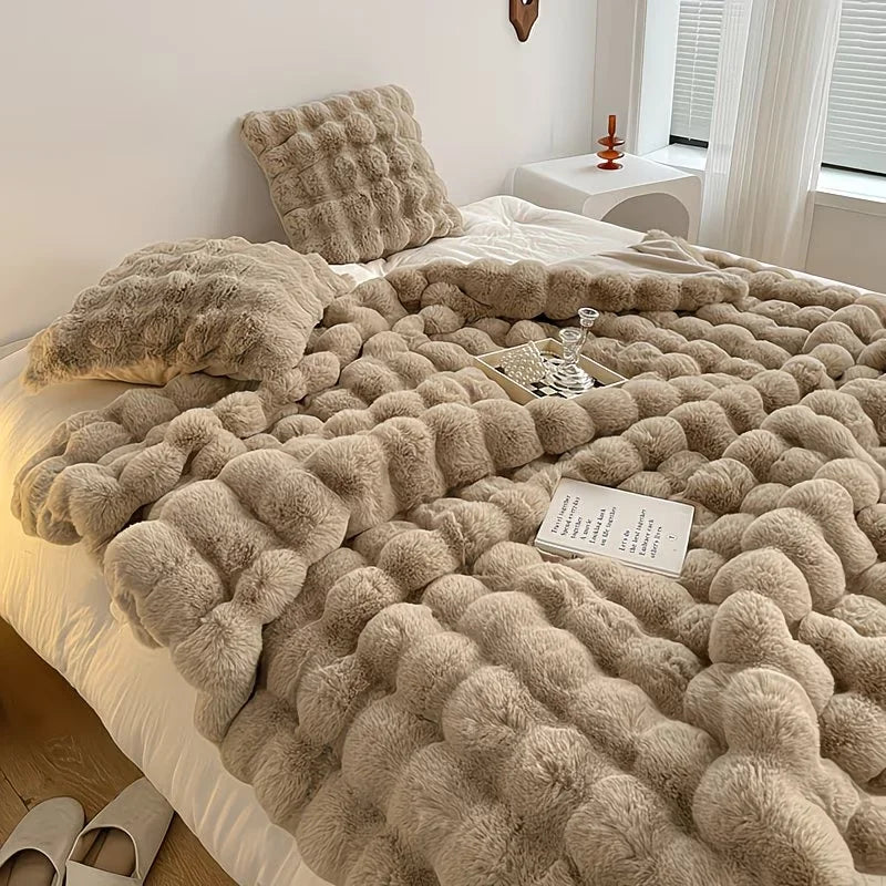 Luxurious Faux Fur Blanket for Cozy Elegance