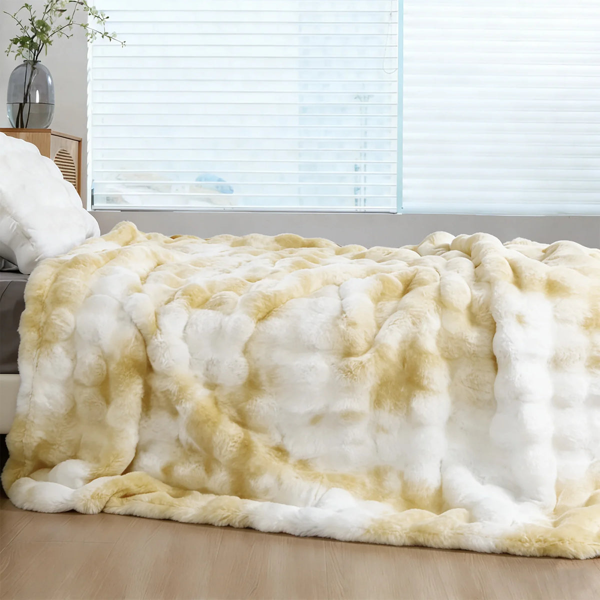 Luxurious Faux Fur Throw Blanket