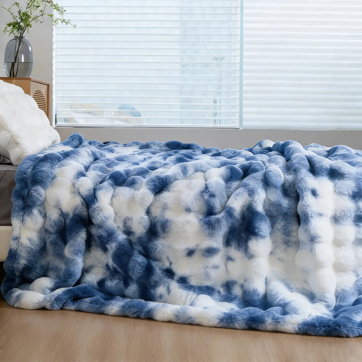 Luxurious Faux Fur Throw Blanket