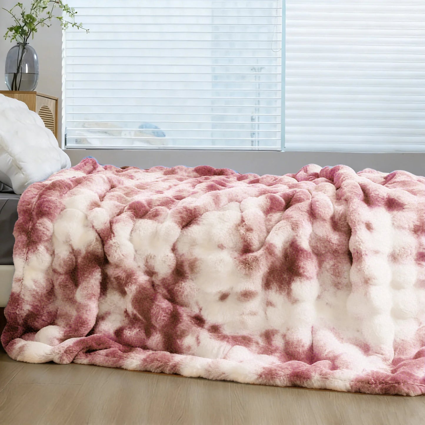 Luxurious Faux Fur Blanket for Cozy Elegance