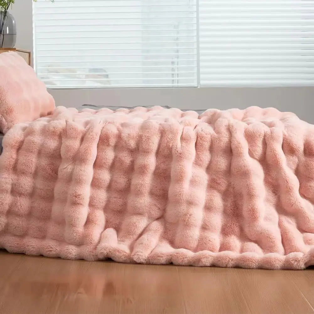 Luxurious Faux Fur Blanket for Cozy Elegance