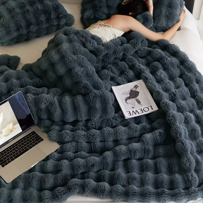 Luxurious Faux Fur Blanket for Cozy Elegance