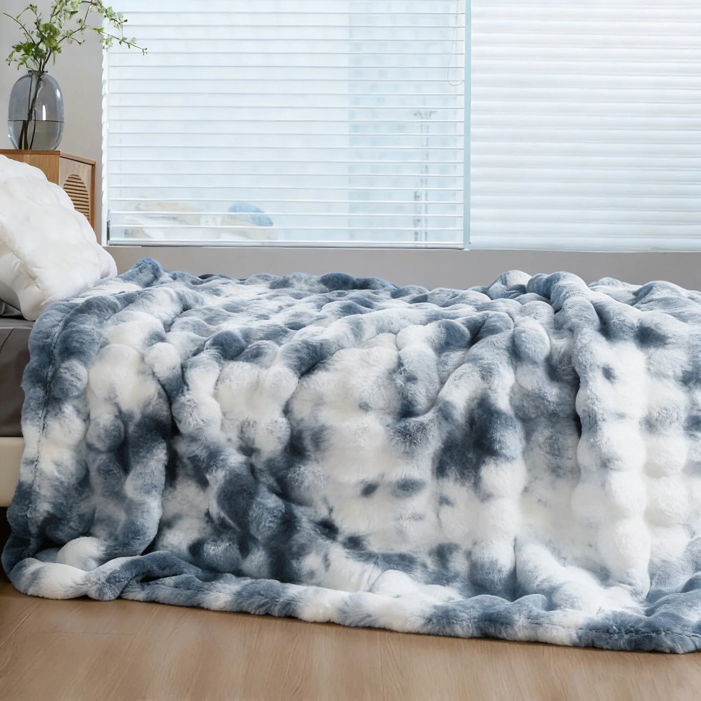 Luxurious Faux Fur Throw Blanket
