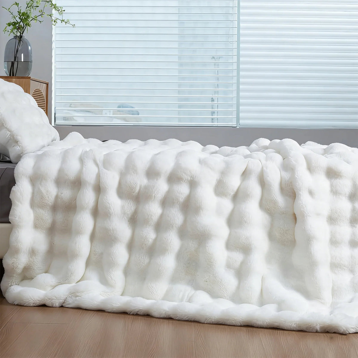 Luxurious Faux Fur Throw Blanket
