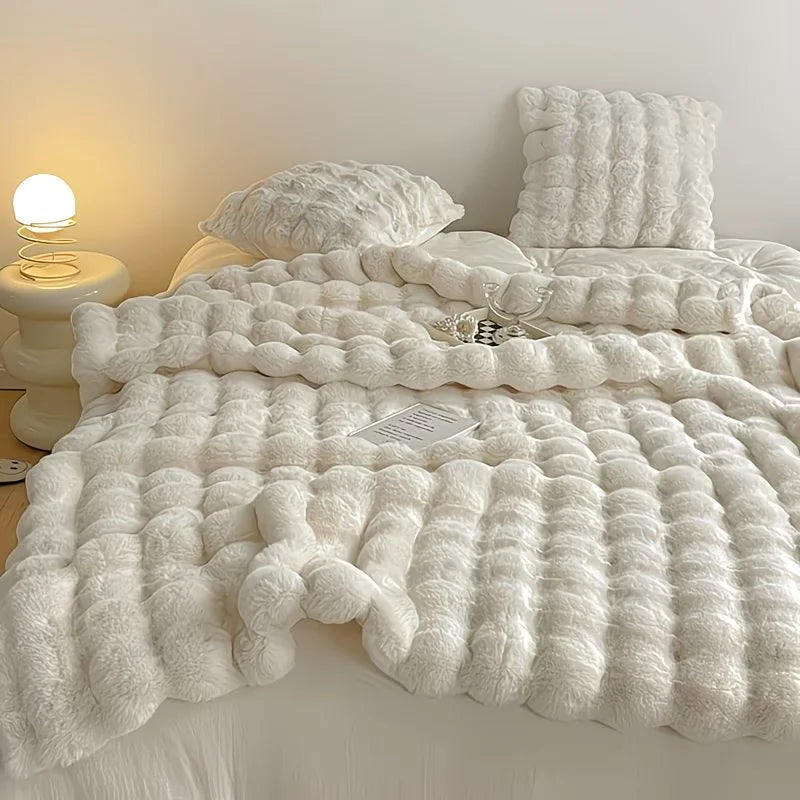 Luxurious Faux Fur Blanket for Cozy Elegance