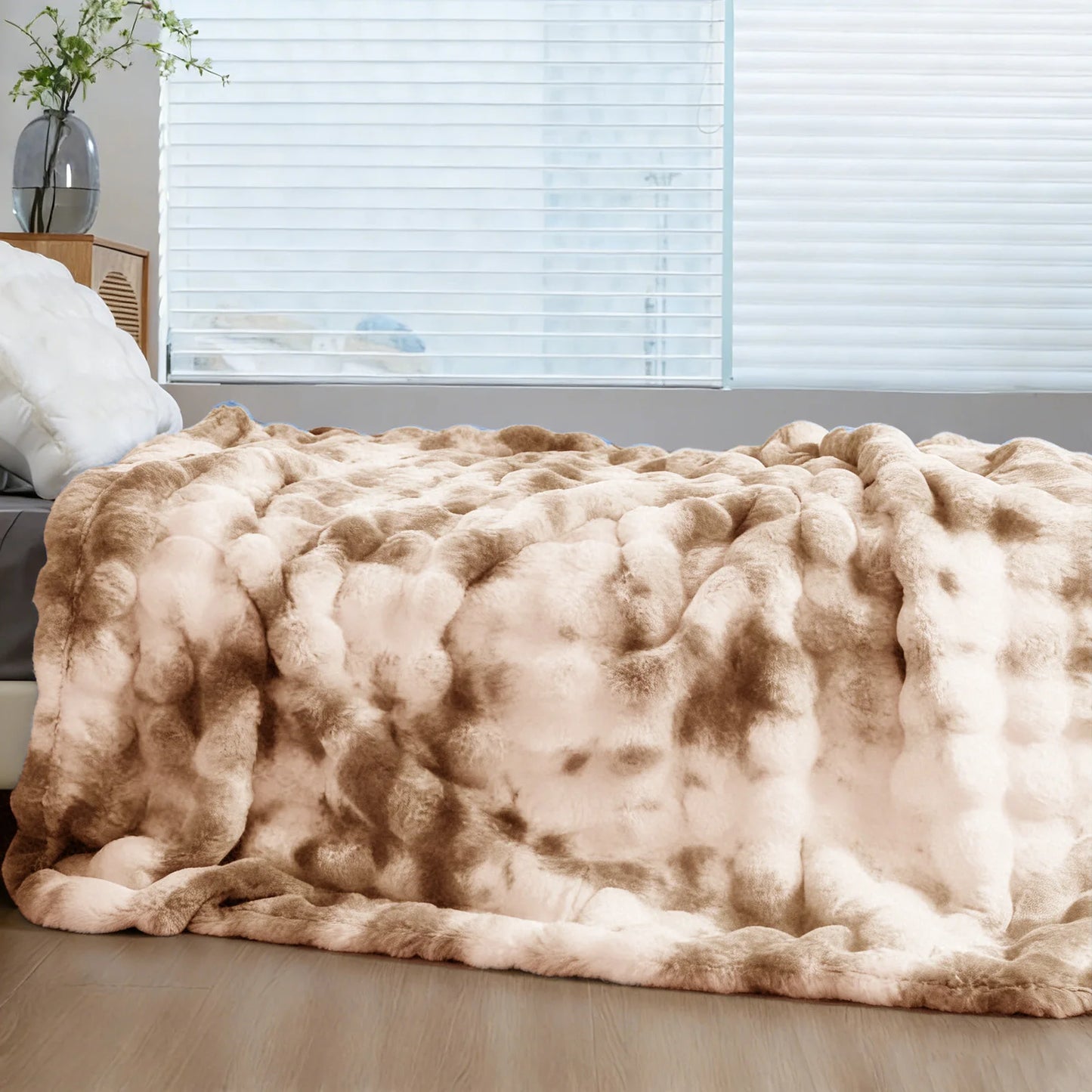Luxurious Faux Fur Throw Blanket